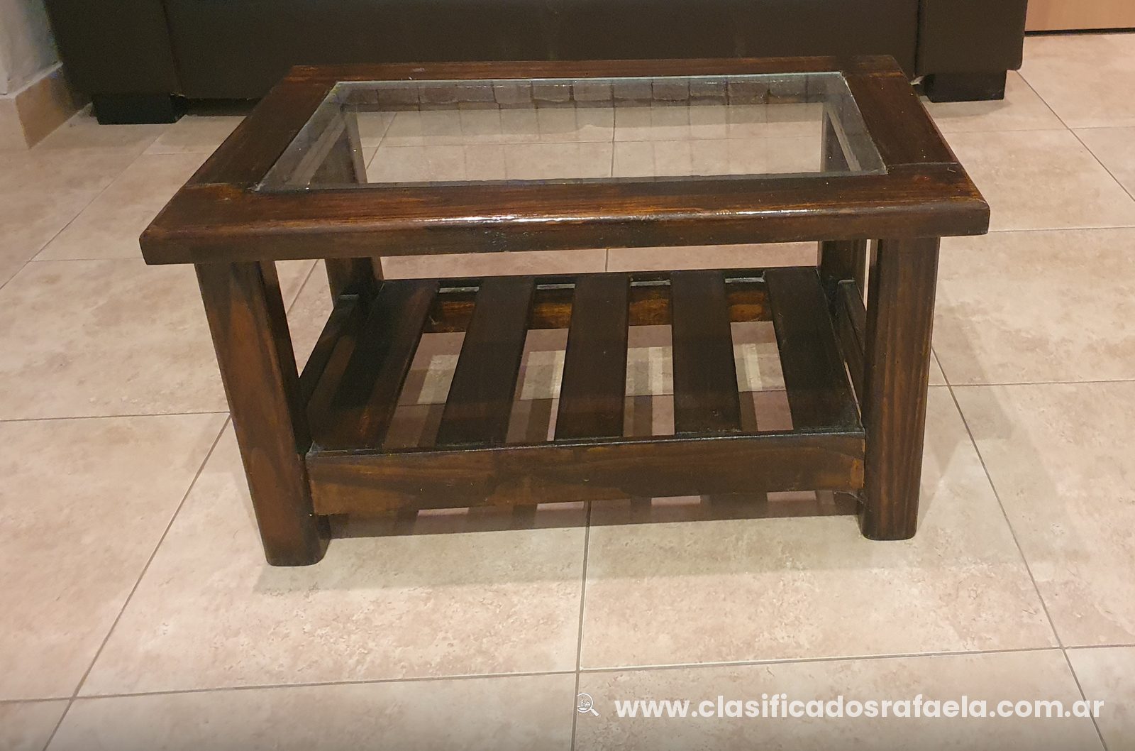 Vendo Mesita ratona de madera con vidrio en Hogar y Jardín - Rafaela