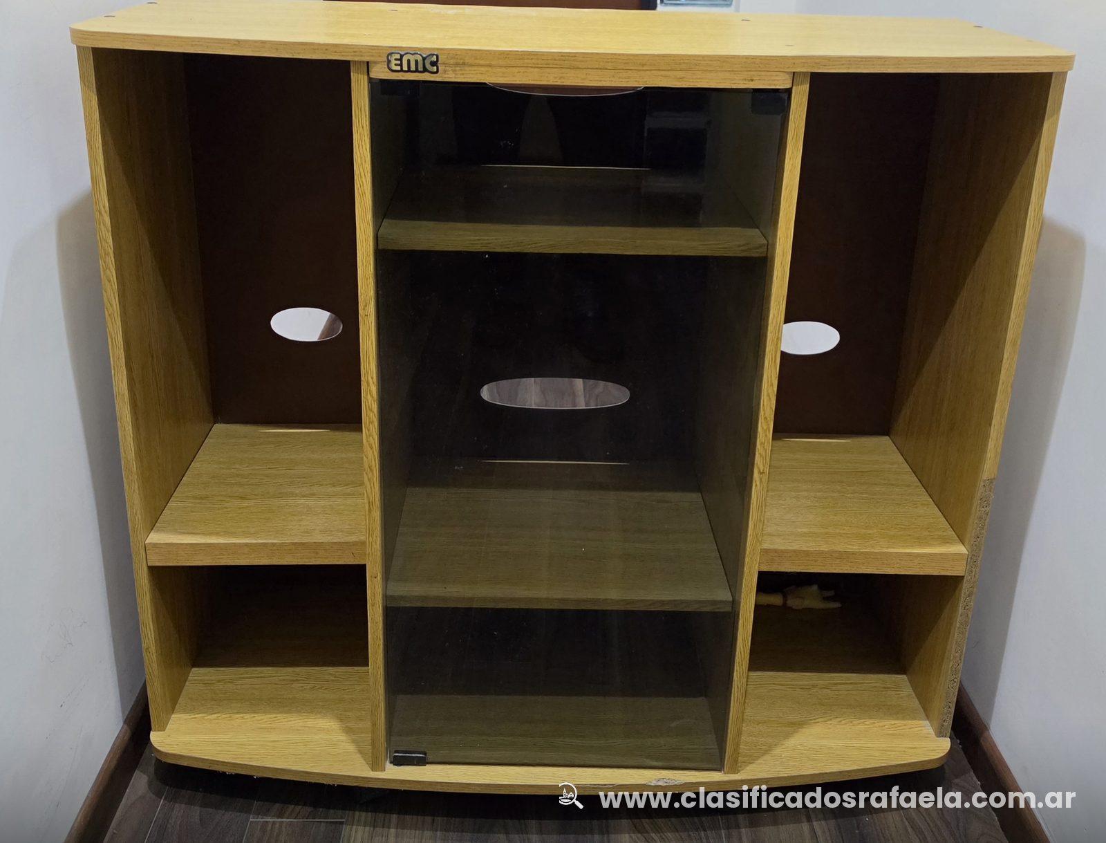Foto 2 de Mueble para TV marca EMC