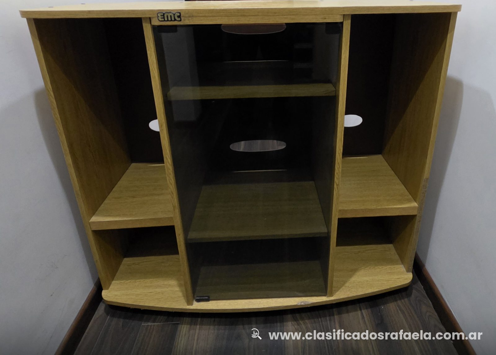 Foto 3 de Mueble para TV marca EMC