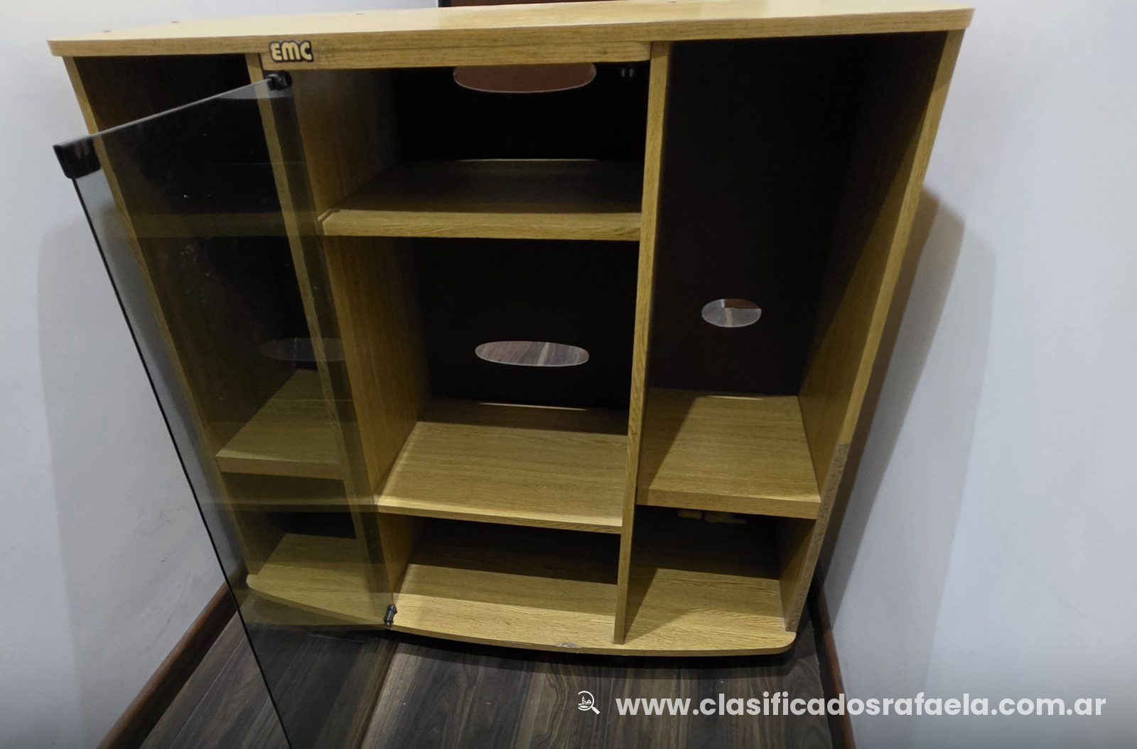 Foto 4 de Mueble para TV marca EMC