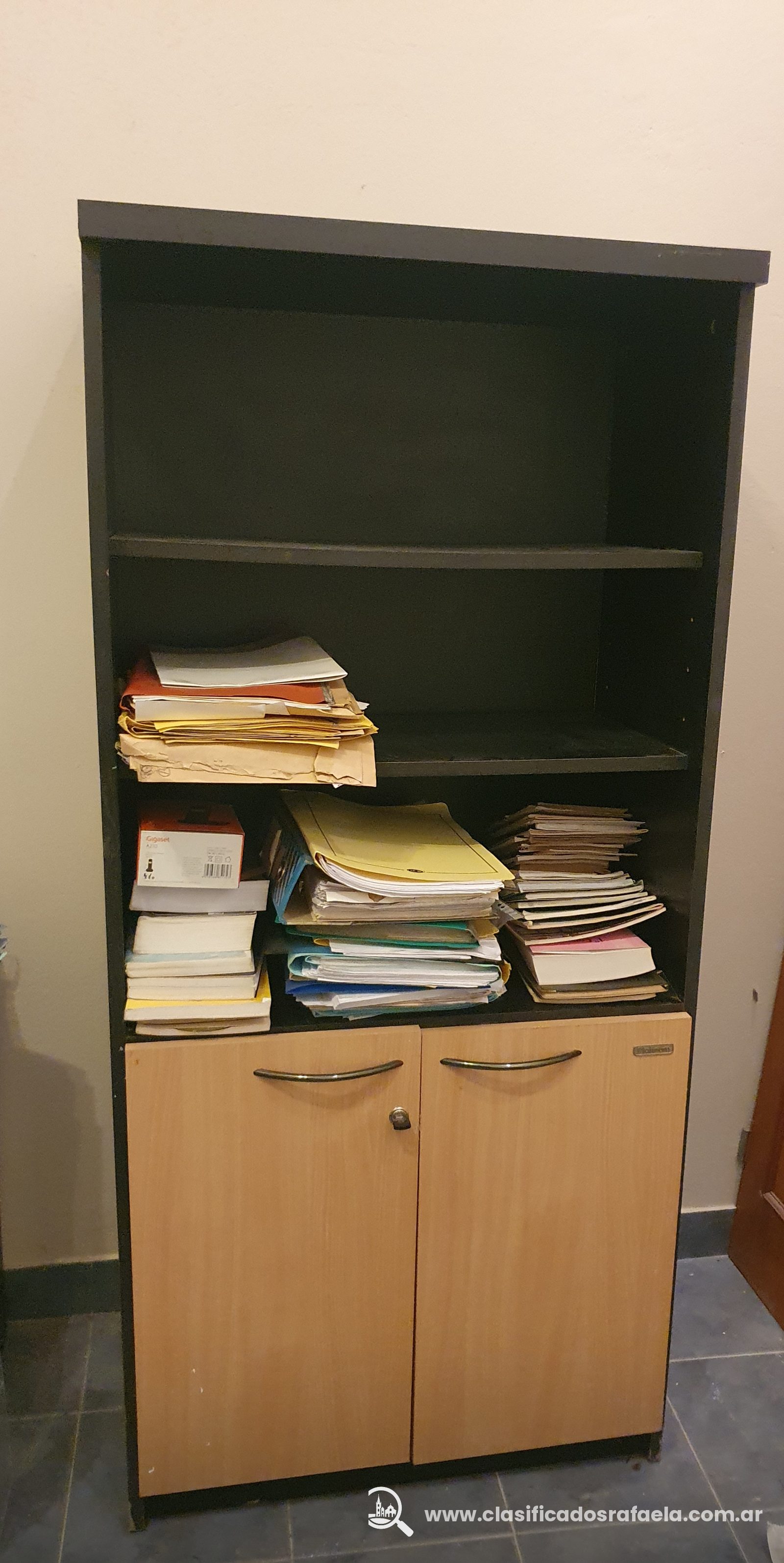 Foto 2 de Biblioteca con puertas